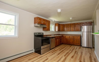 370 MAINE ST INTERIORS LO RES-9885