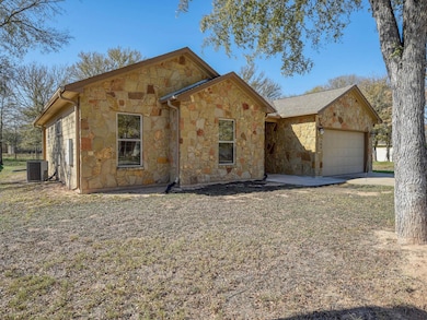 108 Pohakuloa Dr, Bastrop, TX 78602 - photo 3