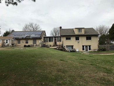 17 Skyridge Ln, Springfield, MA 01128 - photo 3