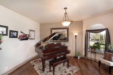 6-Hallway Living Rm.