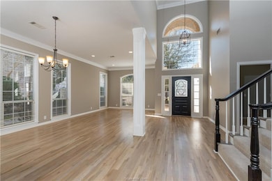 Entrance foyer with visible vents, an inviting cha