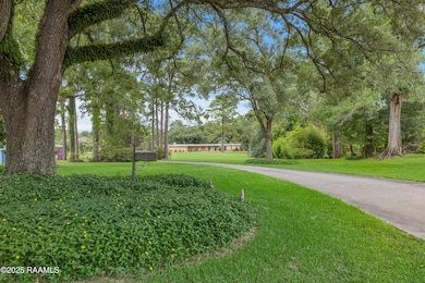 665 E Main St, New Iberia, LA 70560 - photo 2