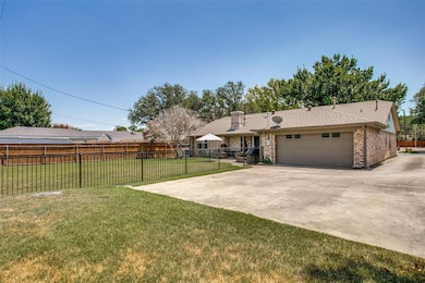 224 W Louella Dr, Hurst, TX 76054 - photo 4