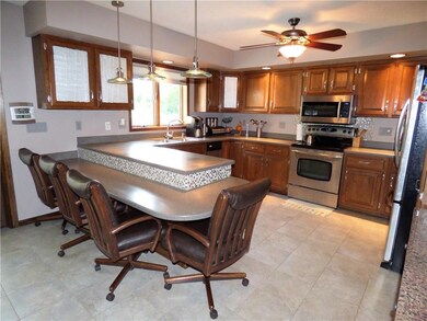 1427 S 15th Ave W, Newton, IA 50208 - photo 5