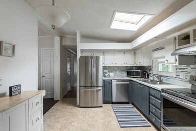 2 Honeysuckle Ln, Rockland, MA 02370 - photo 3