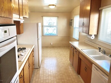 15110 Virginia Ave, Paramount, CA 90723 - photo 3