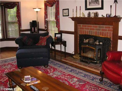 Den/Family/Great Room - Inviting Family Room w/ fi