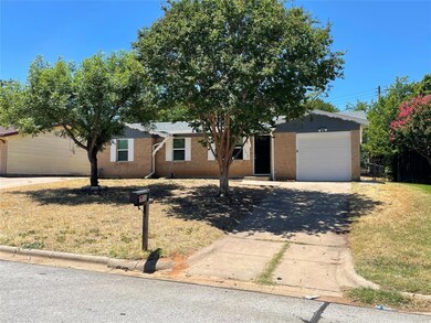 1013 Wilemon Dr, Bedford, TX 76022 - photo 3