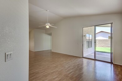 662 E Kyle Dr-6