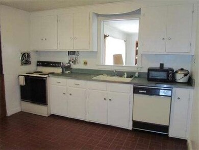 81 Harlow Dr, Amherst, MA 01002 - photo 6