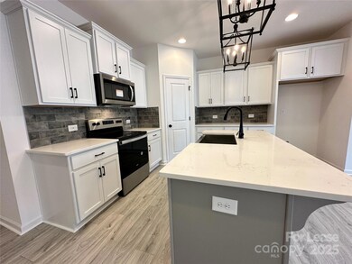 11026 Pagebrook Ln, Charlotte, NC 28214 - photo 7