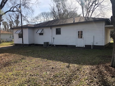 4101 Sycamore Ave, Bay City, TX 77414 - photo 6