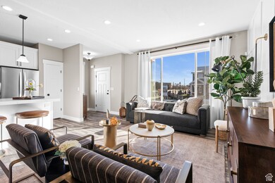 8808 S Cy's Park unit 5, Sandy, UT 84070 - photo 2