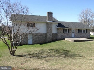 2954 Jefferson Dr, Chambersburg, PA 17201 - photo 3