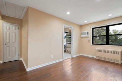 66-15 Park Dr E unit B, Flushing, NY 11367 - photo 6