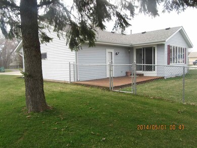 2337 S Oakhill Ave, Janesville, WI 53546 - photo 3