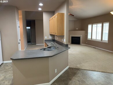 1233 Hazelnut Ct, Creswell, OR 97426 - photo 3