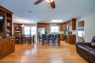 609 Lowry St, Manchester, TN 37355 - photo 4