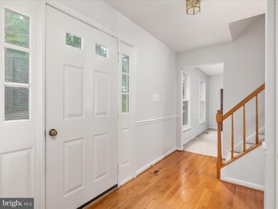 914 Barker Hill Rd, Herndon, VA 20170 - photo 6