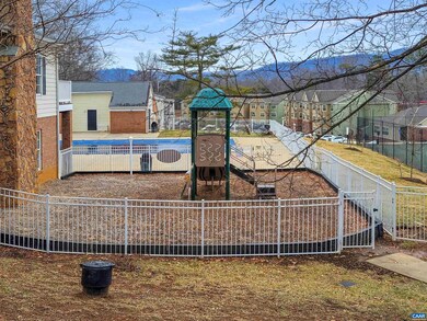 1518 Villa Terrace unit C, Charlottesville, VA 22903 - photo 3