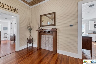 823 E Cedar St, Seguin, TX 78155 - photo 6