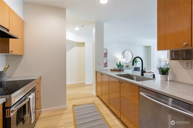 18 Dravus St unit 210, Seattle, WA 98109 - photo 6