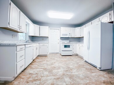 501 Lakewood Dr, Jacksonville, NC 28546 - photo 3