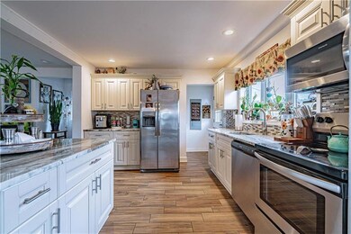 820 Evergreen St, Emmaus, PA 18049 - photo 6