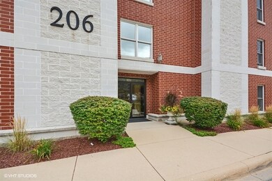 206 N Water St unit 303, Batavia, IL 60510 - photo 2