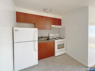427 Broad Ave unit 2E, Palisades Park, NJ 07650 - photo 5