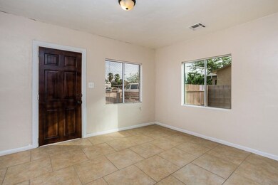 3739_E_Taylor_St_03