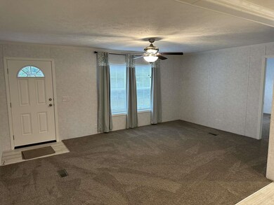 9 Mark St, Nashua, NH 03062 - photo 4