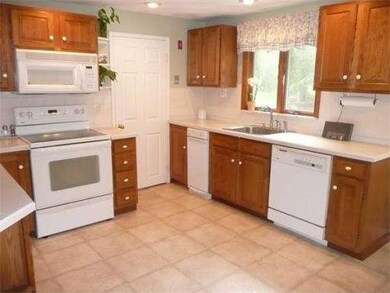 17 Henderson Rd, Woburn, MA 01801 - photo 5