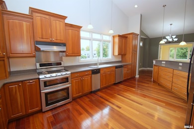 5529 Baraboo Ct, Davenport, IA 52804 - photo 2