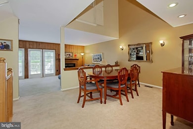 10054 Beacon Pond Ln, Burke, VA 22015 - photo 5