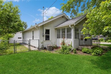 2624 60th St, Des Moines, IA 50322 - photo 5