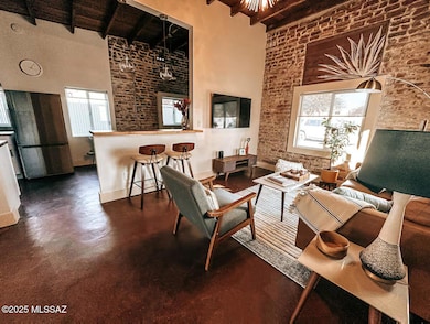 Living Room:Kitchen 928 S 5th