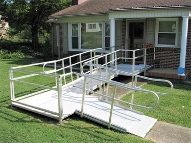 212 Hickory Dr, Shelbyville, TN 37160 - photo 2