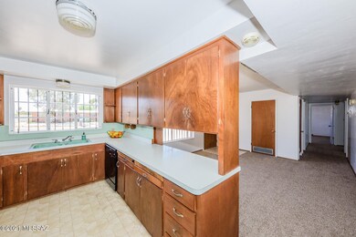KITCHEN & DINING