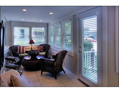 924 N Sleight St, Naperville, IL 60563 - photo 4