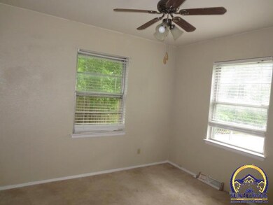 2429 SW 25th Dr, Topeka, KS 66611 - photo 7
