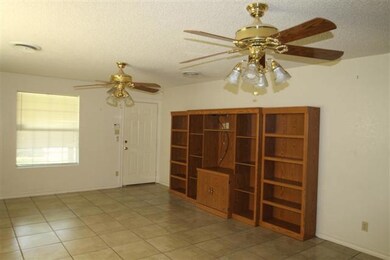 809 S Oregon Ave unit 2, Weslaco, TX 78596 - photo 3