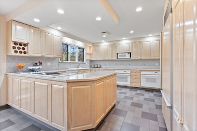 104 Blue Spruce Cir, Weston, CT 06883 - photo 4