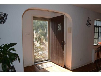 Entry/Foyer.