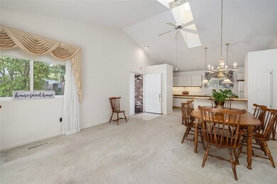931 Williamsburg Cir, Warwick, RI 02886 - photo 2