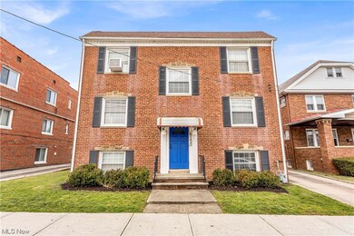 View of front facade with a front yard