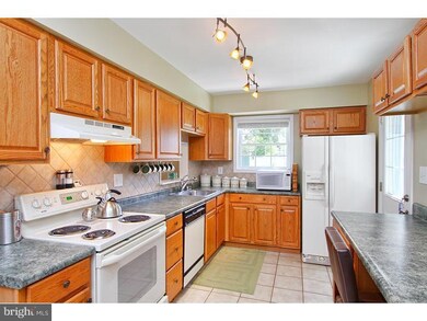 30 Monroe St, Swedesboro, NJ 08085 - photo 4