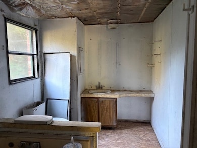 214 Silk Stocking Loop, van Lear, KY 41265 - photo 3