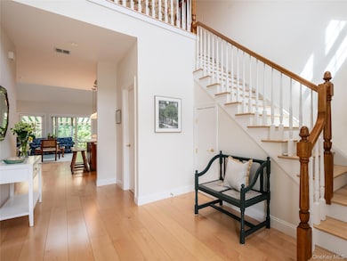 134 Pond View Dr, Port Washington, NY 11050 - photo 5