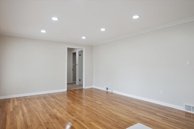 29484 Spring Hill Dr, Southfield, MI 48076 - photo 6